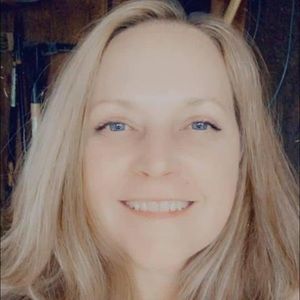 Meet your Posher, Dana